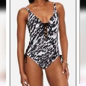 Bar III Women's Lace Up 1 Piece Swimsuit In Black & White Print
